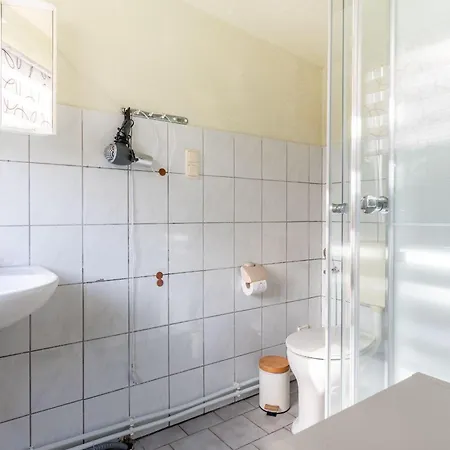 Kleines-ferienhaus-nur-5-auto-min-von-binz