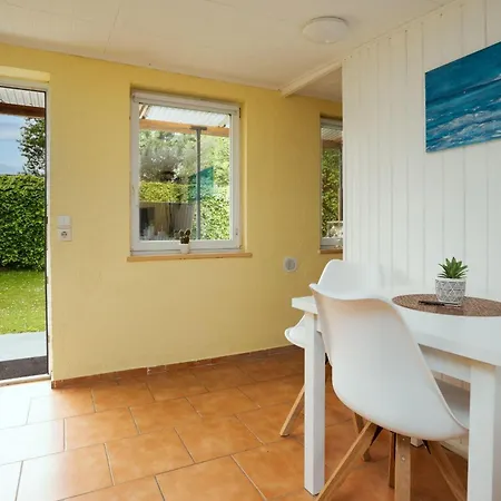 Kleines-ferienhaus-nur-5-auto-min-von-binz Holiday home Lubkow