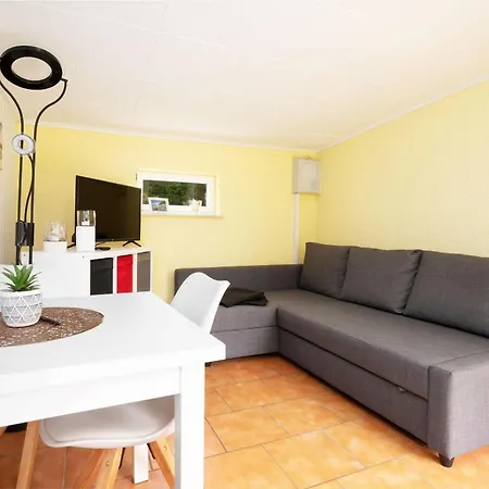 Kleines-ferienhaus-nur-5-auto-min-von-binz *