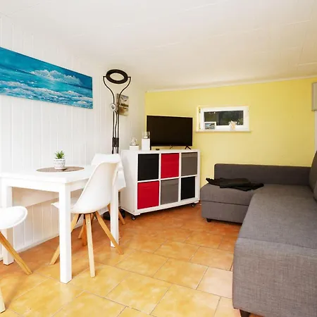 Kleines-ferienhaus-nur-5-auto-min-von-binz Lubkow